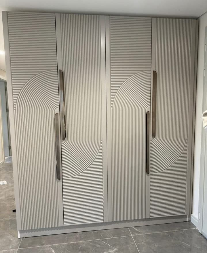 Özel CNC Freze Oluklu Kemer Motifli 4 Kapaklı Modern Lake Gardırop