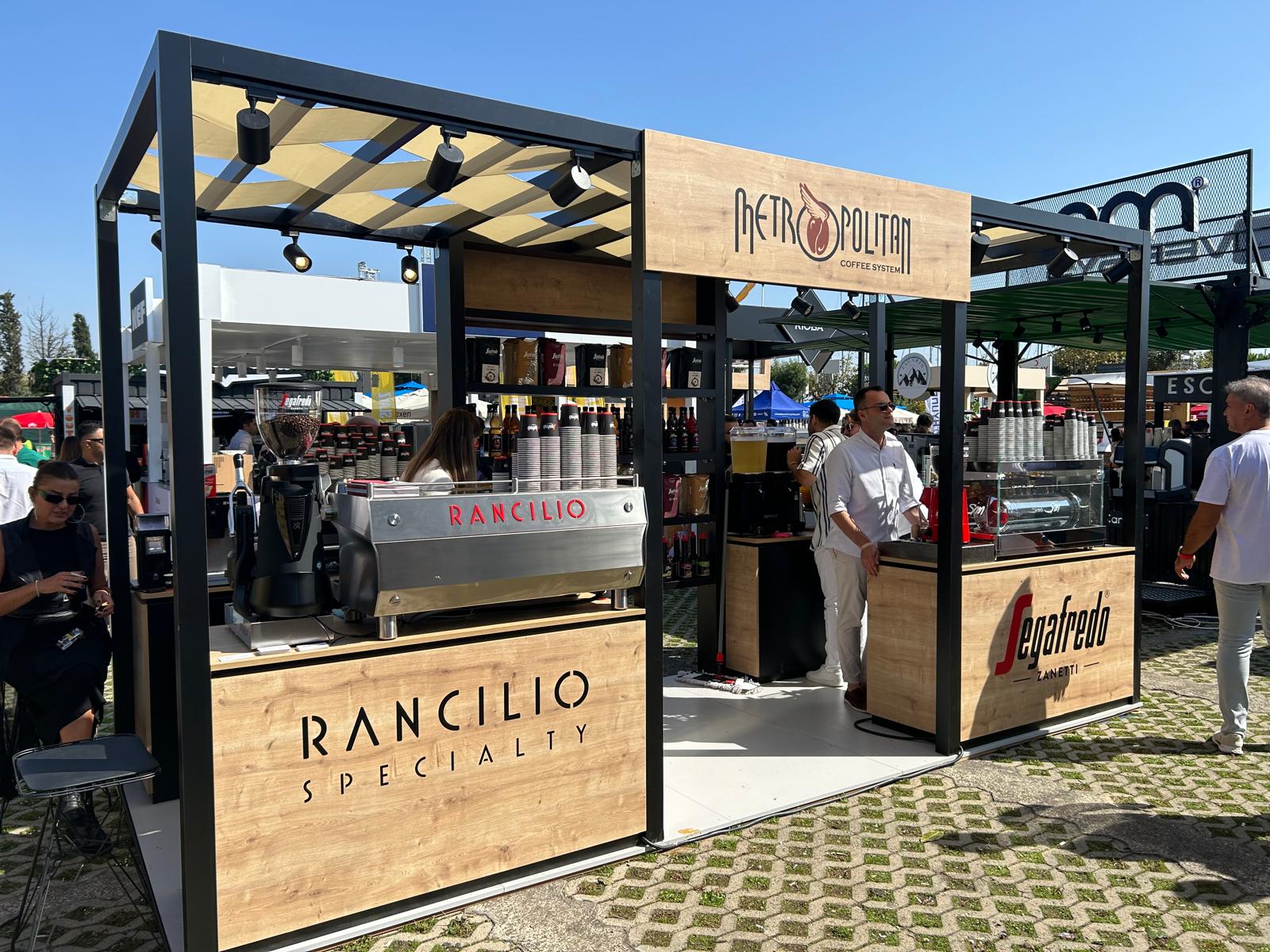 Rancilio & Segafredo Profesyonel Espresso Barı ve Yan Cephe Standı