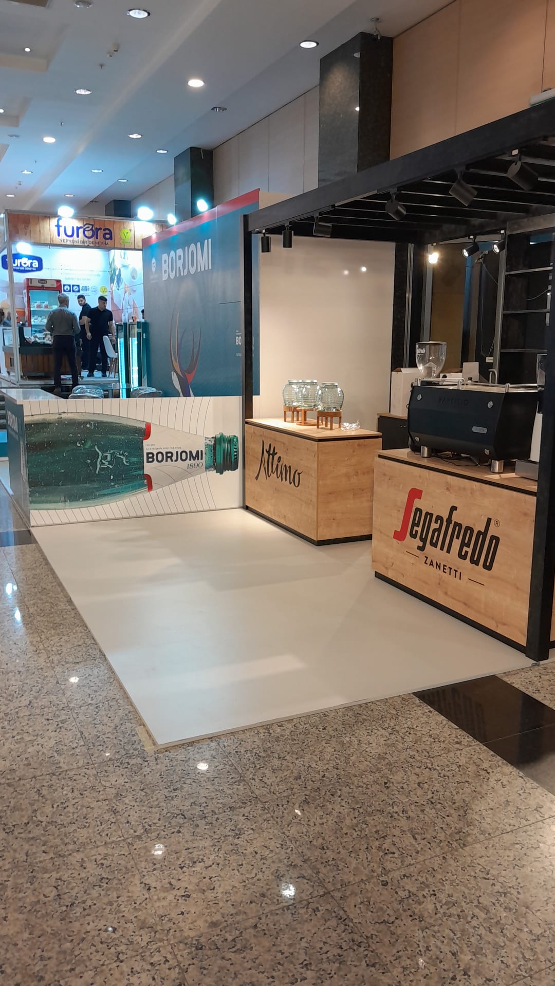 Segafredo Zanetti & Attimo AVM İçi Ahşap Pergola Kiosk Standı